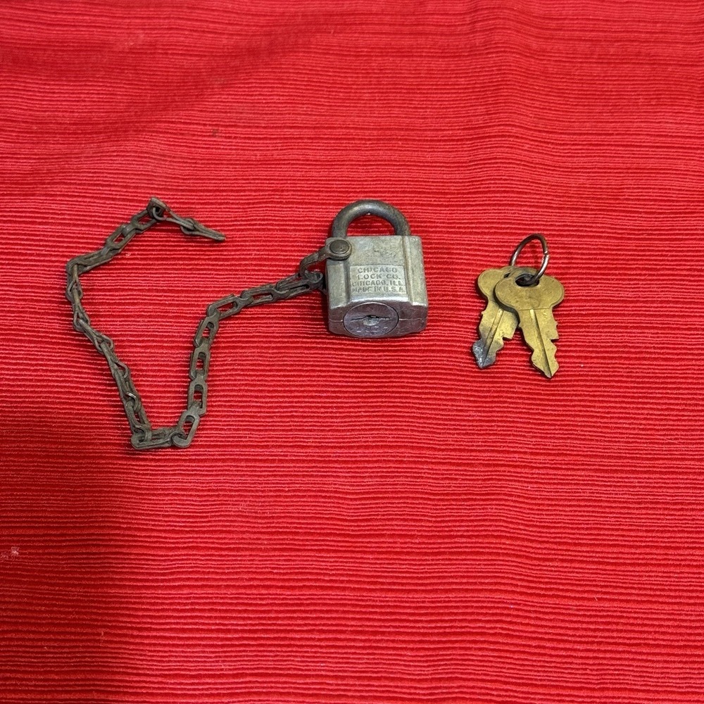 WWII Era US Navy USN Padlock w/Keys Patent #2141748 Chicago Lock Co
